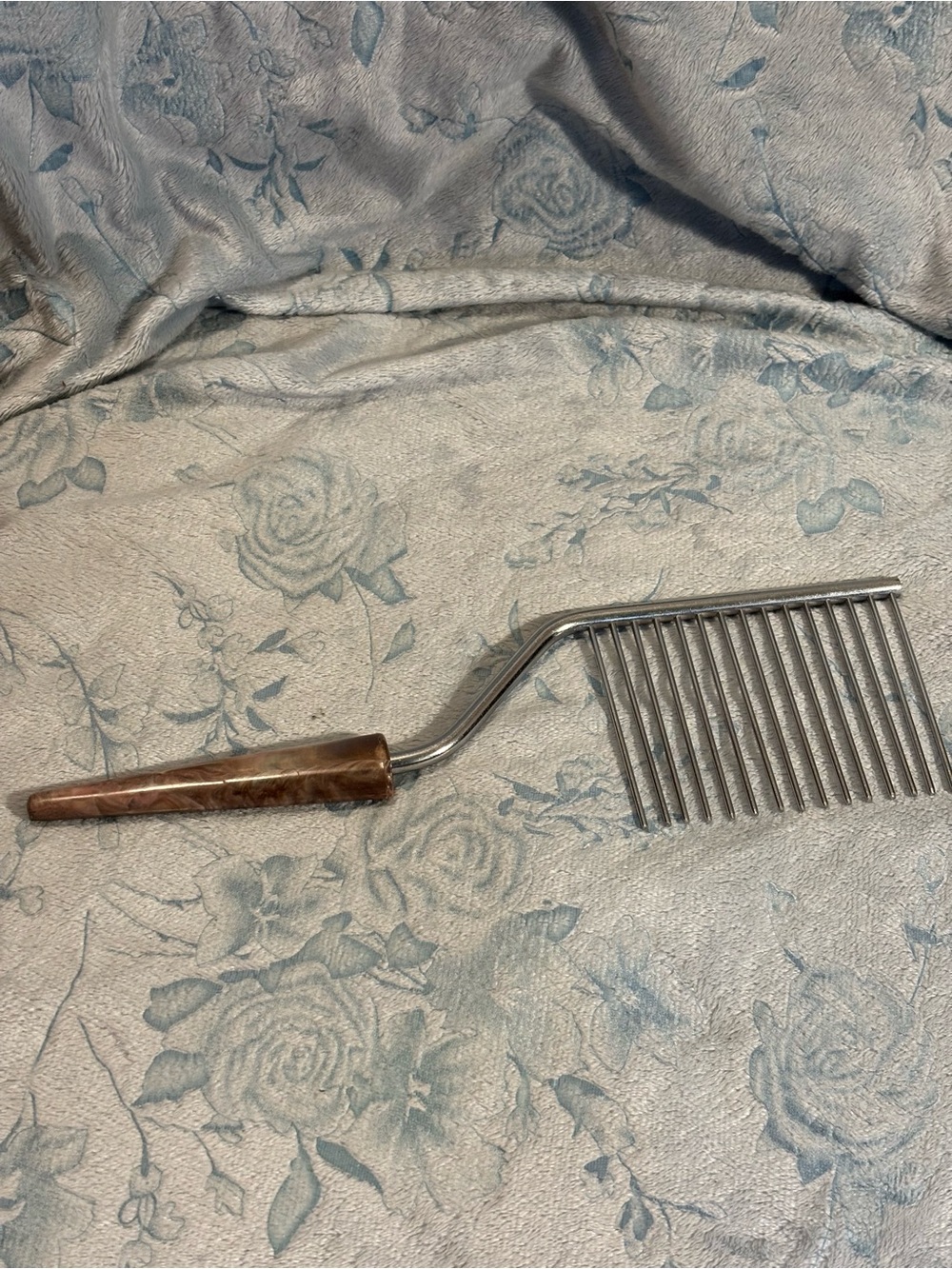 Vintage Angel Food Cake Cutter Breaker with Bakelite Marbled Handle